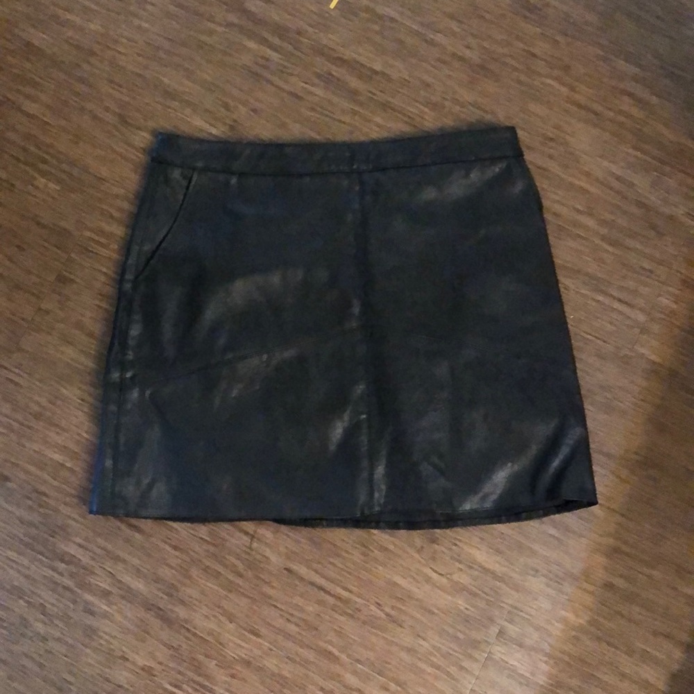 Faux leather skirt - black size L